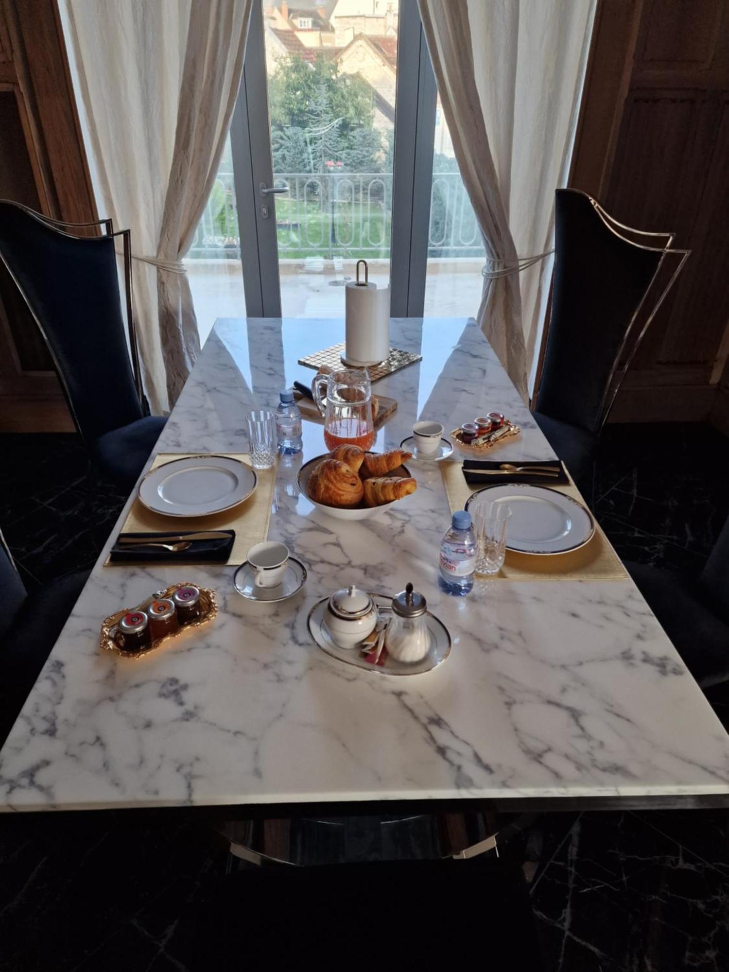 Les Etoiles Bed & Breakfast Tonnerre Exterior photo